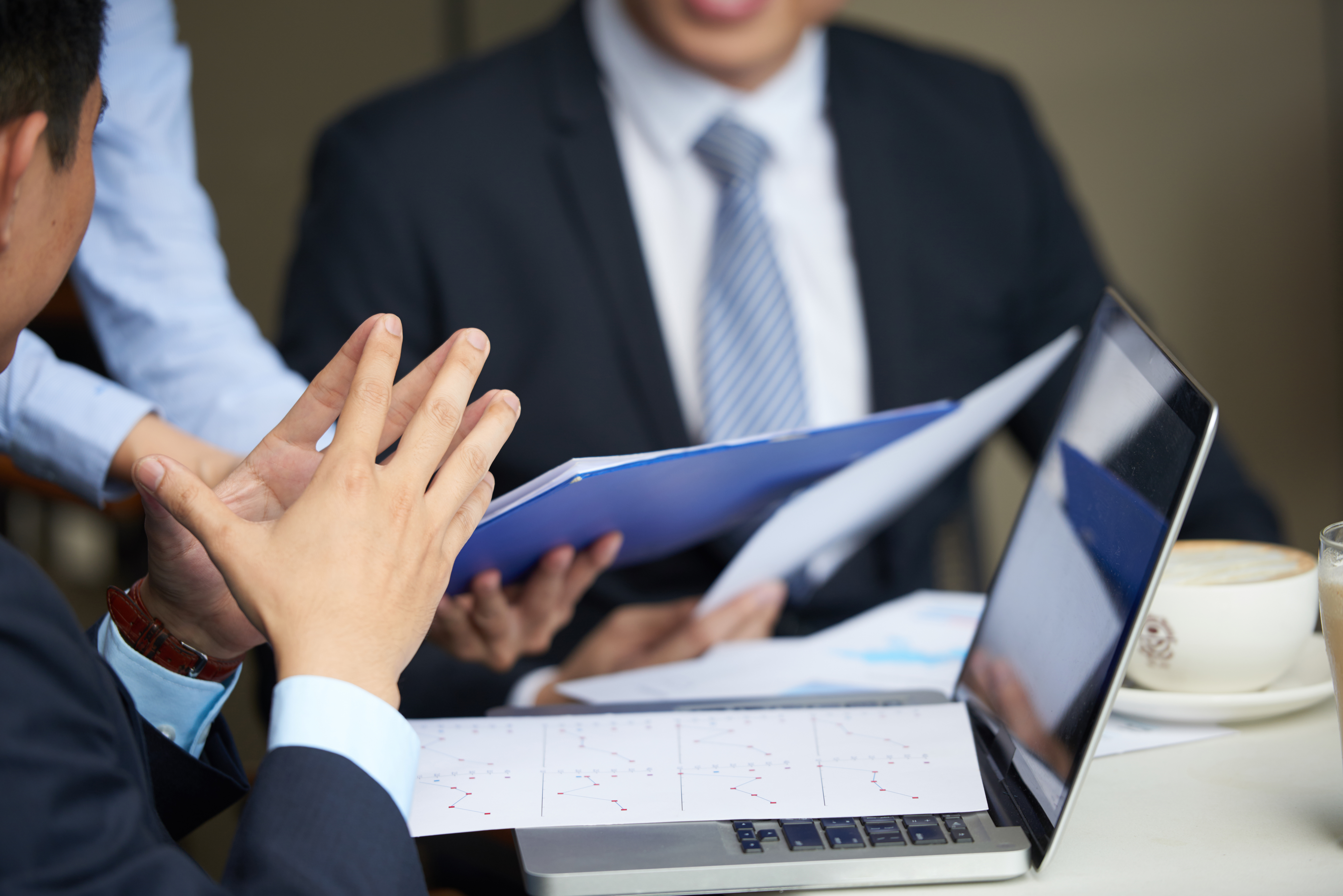 Corporate Compliance Escalation: A Juridical Analysis of Minister of Law Regulation No. 49/2025 on Annual RUPS Reporting Obligations
